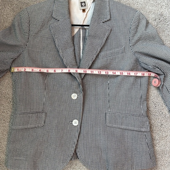 Anne Klein Black and White Pinstripe Blazer Size 12 - Picture 4 of 5